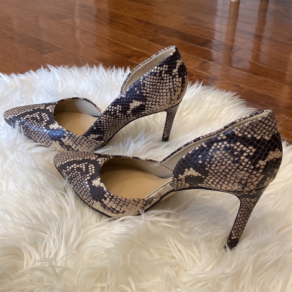 Gianni Bini snake print high heal pumps, size 8. Heal is 3,5 inch high. - Picture 7 of 8